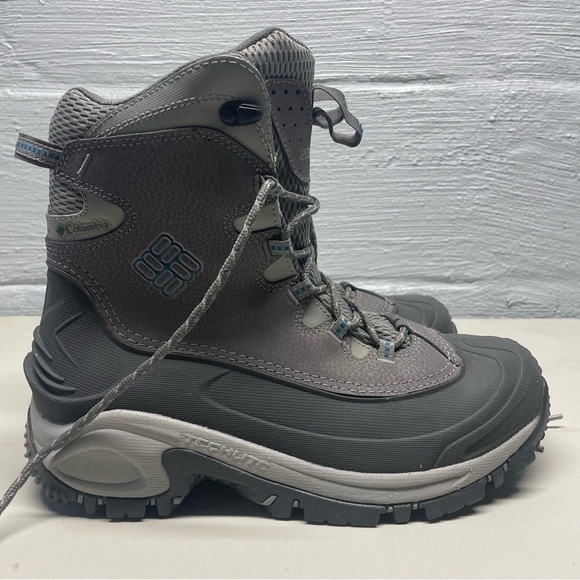 Woman’s (9) Columbia Techlite waterproof boots - Picture 2 of 8